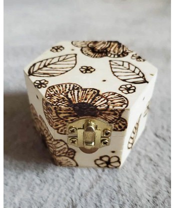 Petite boite à bijoux gravée